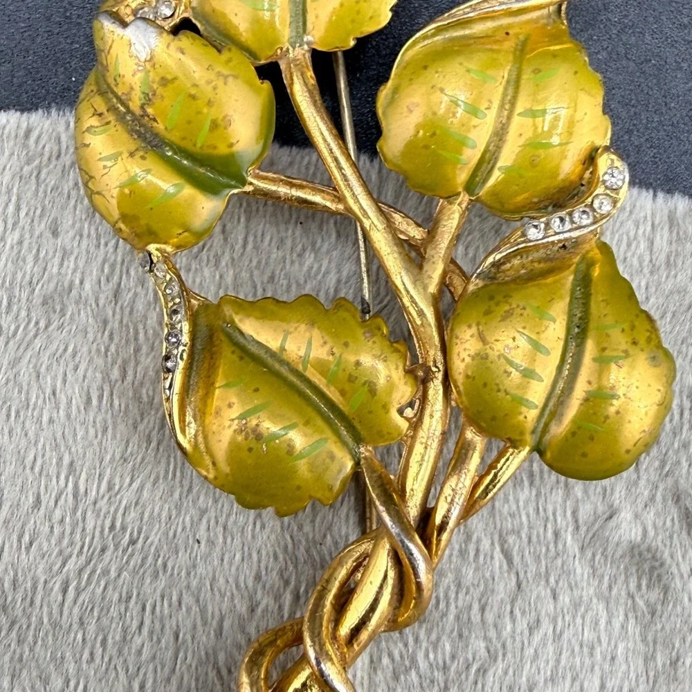 Vintage Unsigned Derosa Brooch‎ Gold Tone Enamel Leaf Nature Vine